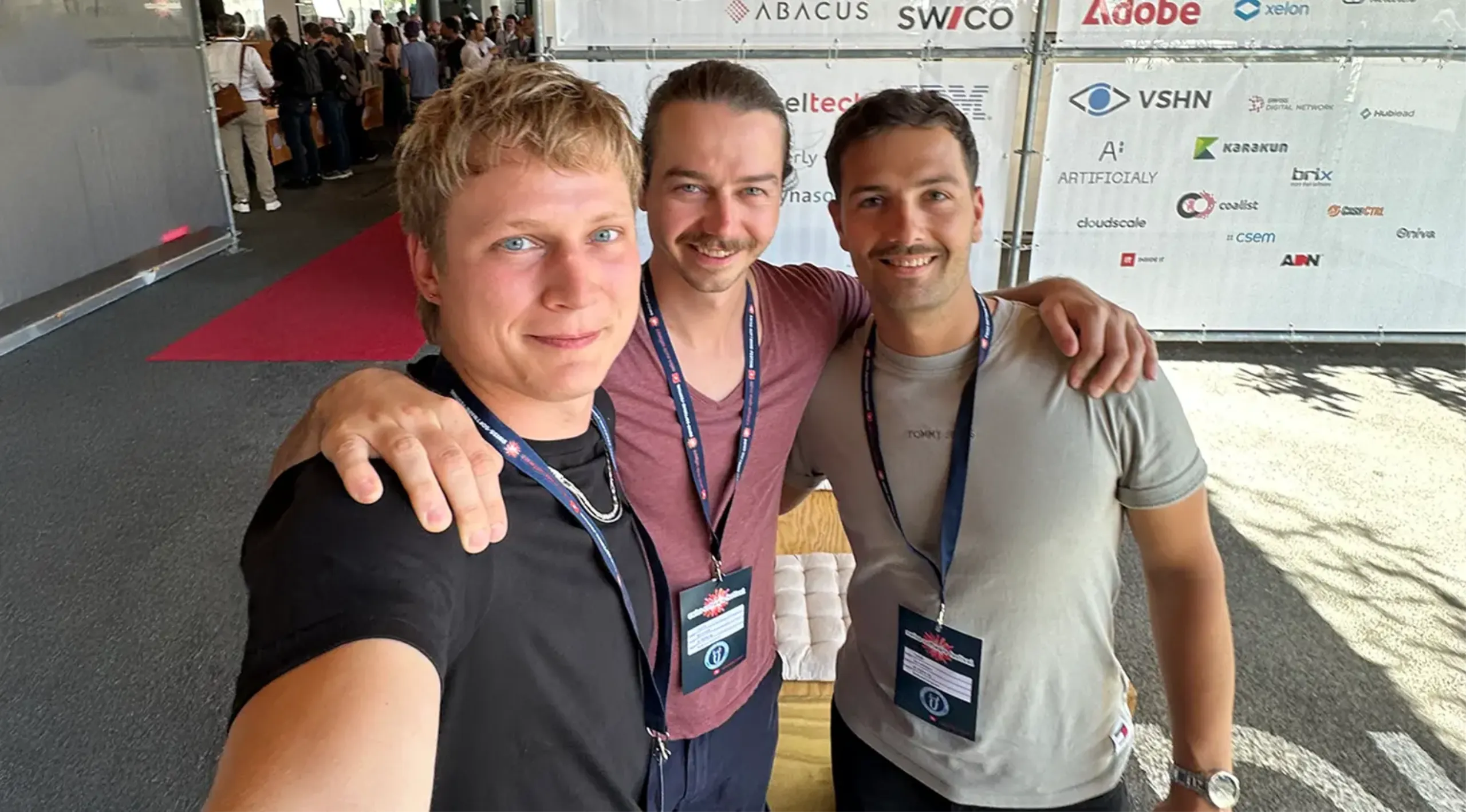 The jls team live at the Swiss Software Festival 2025 – exchange, inspiration and great energy in front of the partner wall