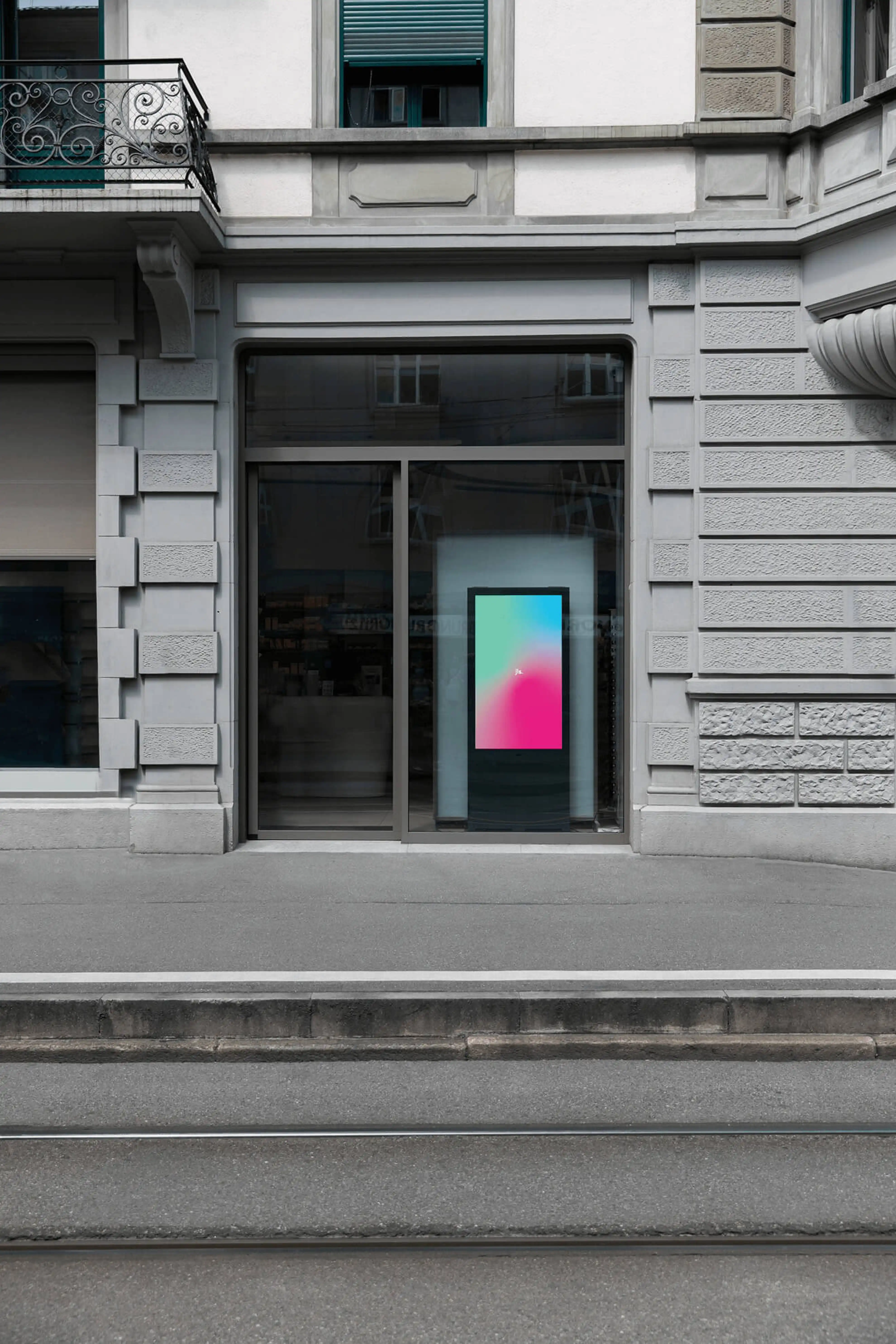 Hochformat Digital Signage Screen  von jls im Retail Umfeld.