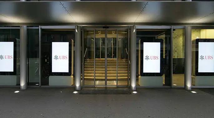 UBS Digital Signage Schaufenster Screens