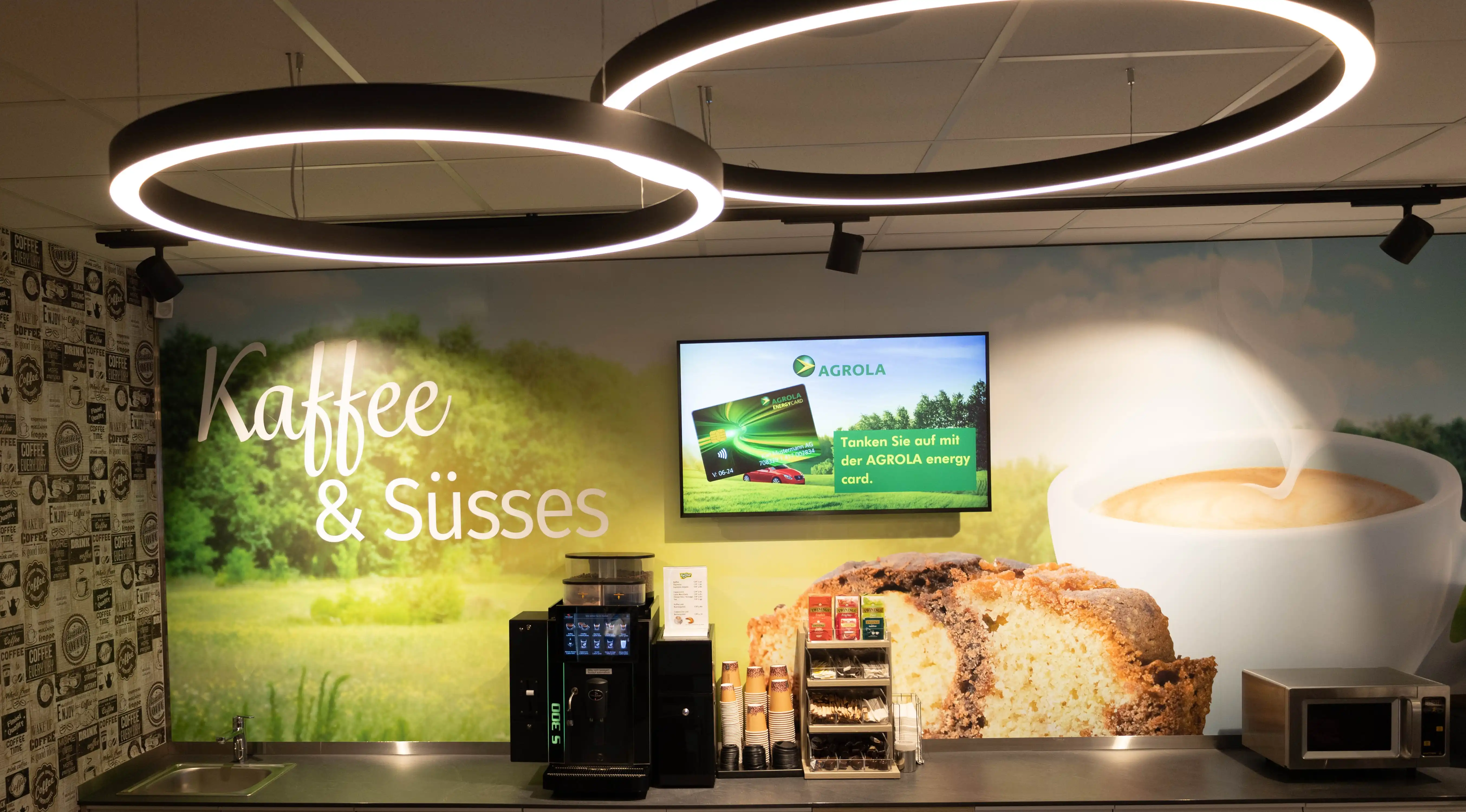 Volg TopShop coffee corner with digital signage screen