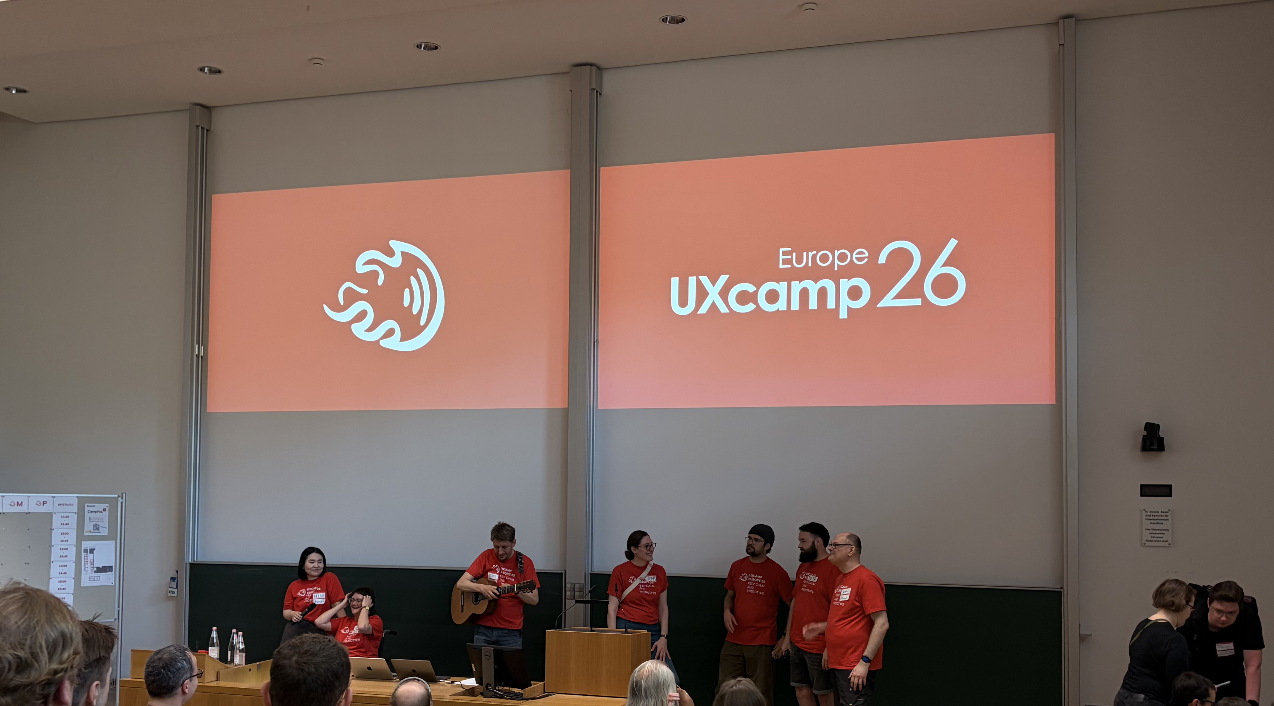 Team-Session auf der Bühne am UX Camp Europe 2026 in Berlin